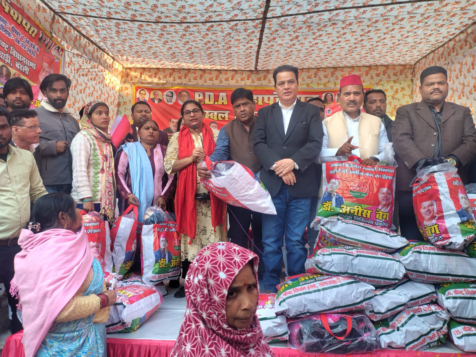 माधोबाड़ी बाल्मीकि बस्ती कैंट विधानसभा में डॉ. अनीस बेग ने की विशाल पीडीए महापंचायत और भव्य कंबल वितरण, सैकड़ों जरूरतमंदों को मिली राहत